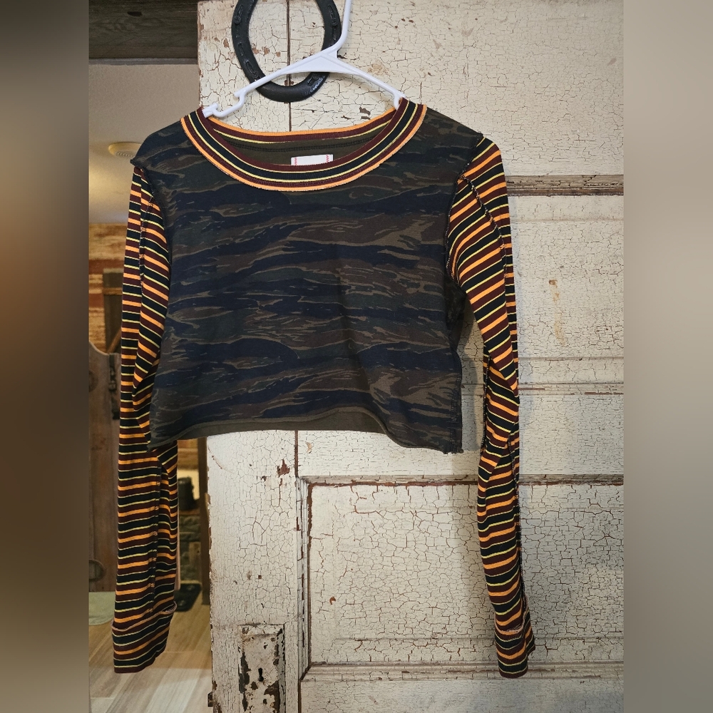 Urban Outfitters BDG long sleeve crop top small long sleeve shirt great cond